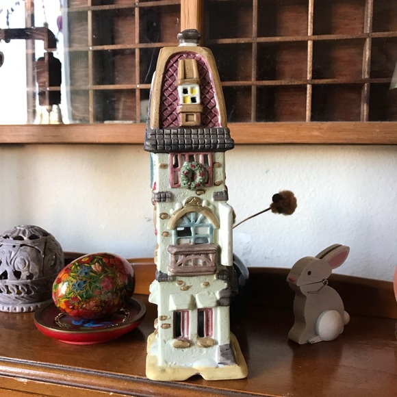 Christmas Hotel porcelain Statue Holiday - Picture 4 of 8